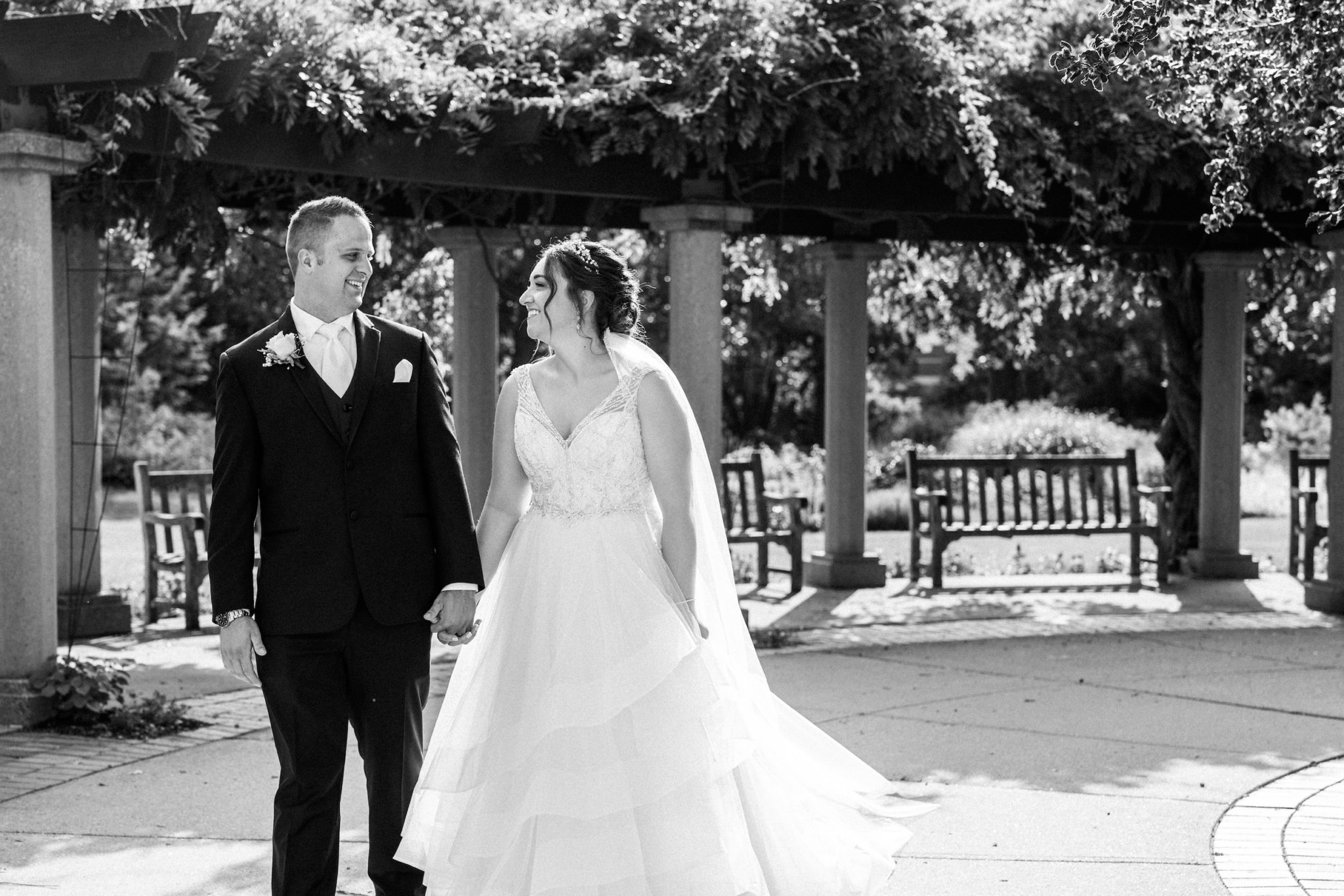 bride and groom pictures in east lansing michigan