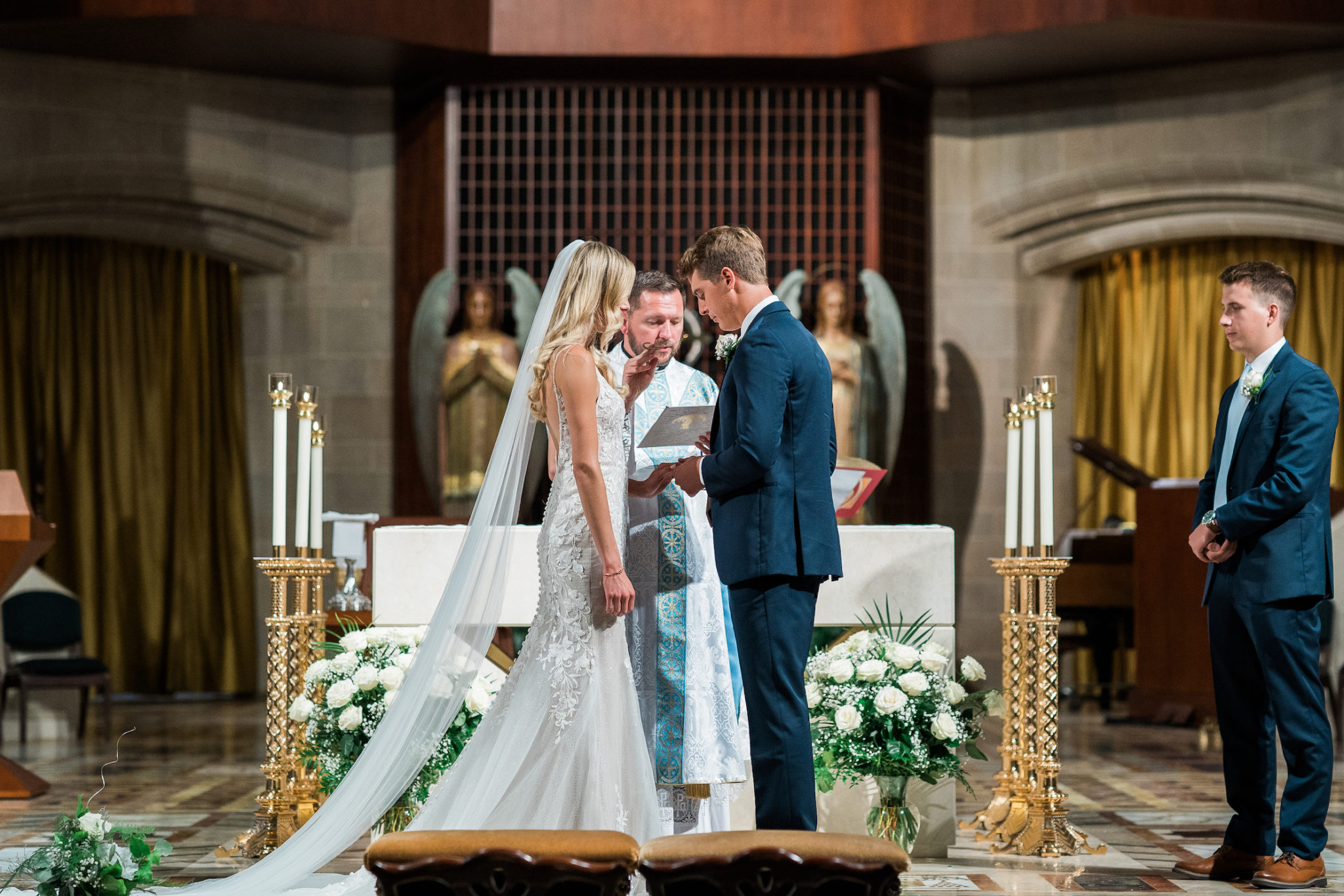 bride and groom saying vows during their classic downtown detroit wedding